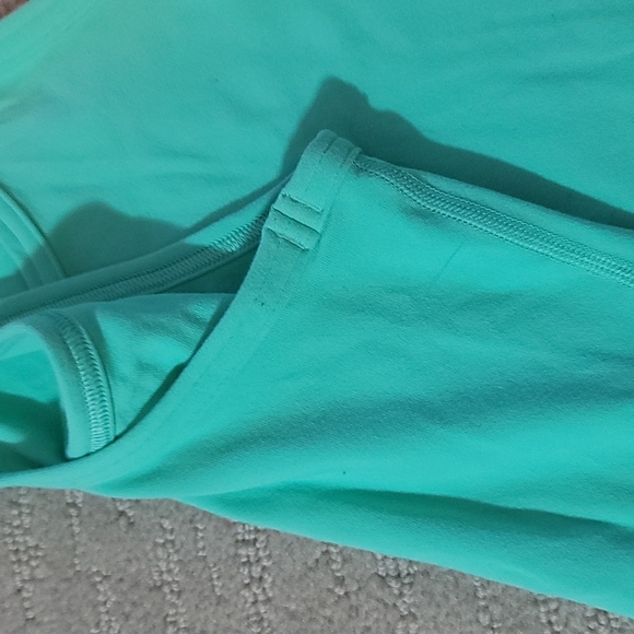 Lululemon tank - Picture 2 of 4